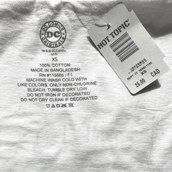 DC Comics Batman Superman Wonder Woman Graphic Tee - Picture 4 of 4